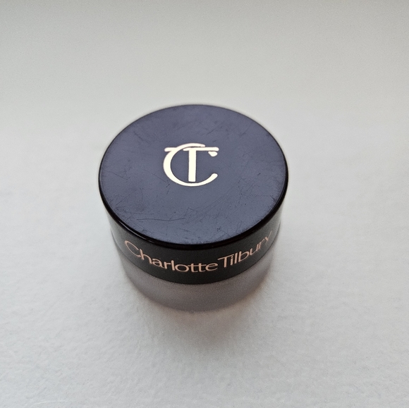 Charlotte Tilbury Eyes to Mesmerize in Star Gold - Picture 2 of 7